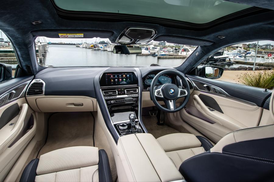 Торпедо BMW M850i xDrive Gran Coupe (G16) 2020 года  (AU) (фото 10 из 21)